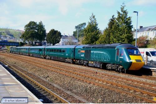 Class 43 HST 43041/093 GWR Castle Set